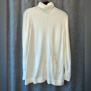 Daisy Fuentes Cream Turtleneck Sweater, Size PL - Like New
